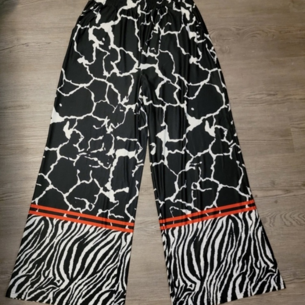 Cool Mod-X SEXY animal Print Wide Leg Pants size L, but Run Big. Soft & Slinky.